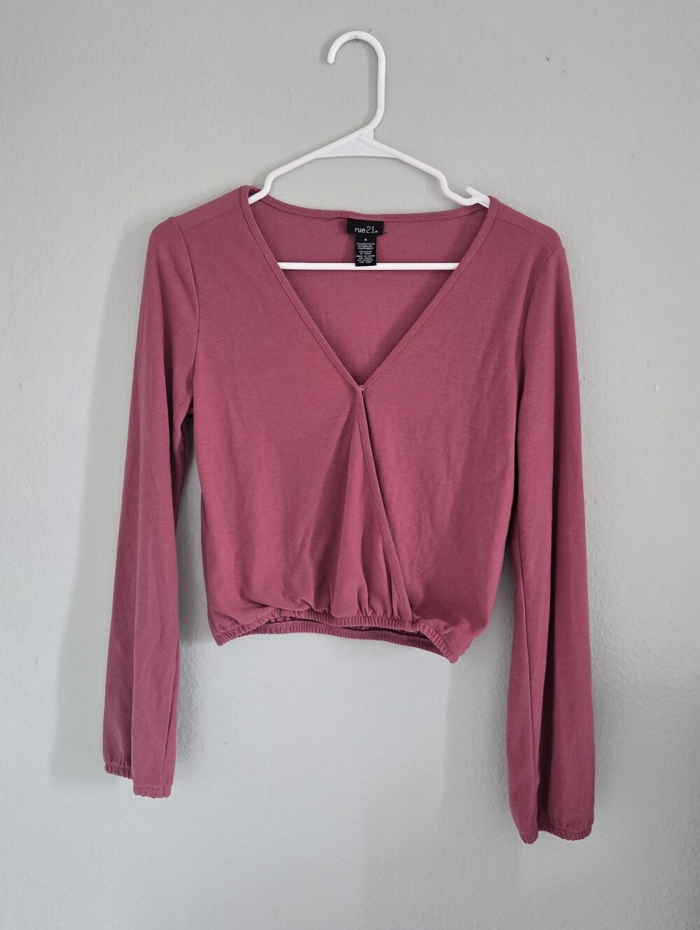 Rue21 Dusty Rose Long-Sleeve V-Neck Cropped Top